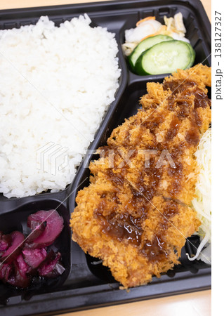 おいしいトンカツ弁当 138127327