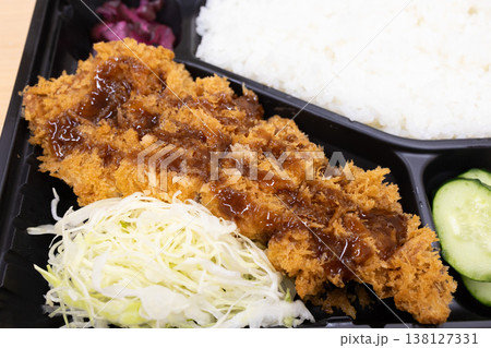 おいしいトンカツ弁当 おいしいトンカツ弁当 138127331