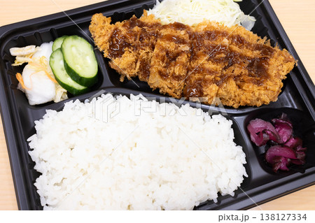 おいしいトンカツ弁当 おいしいトンカツ弁当 138127334
