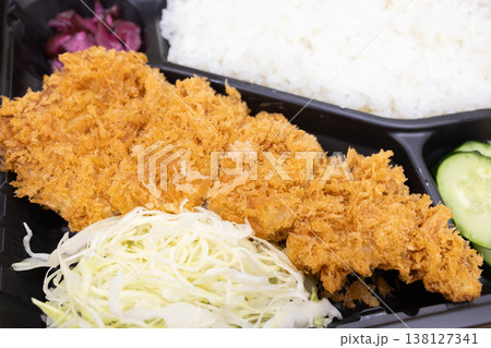 おいしいトンカツ弁当 138127341