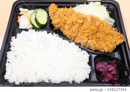 おいしいトンカツ弁当 138127343