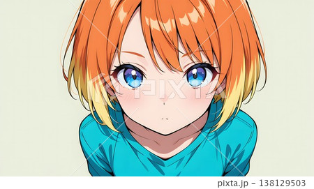 短いオレンジ髪と青い瞳が特徴的な可愛いアニメの少女の顔アップ 138129503
