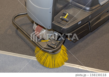 Sweeping Crescent Side Brush 138130118