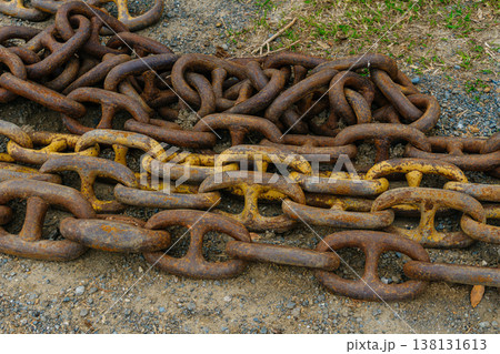 Close Up Rusty Chain Links Showing Flaking Yellow Paint And Pitted Metal Surface, High Contrast . Close Up Rusty Chain Links Showing Flaking Yellow Paint And Pitted Metal Surface, High Contrast . 138131613