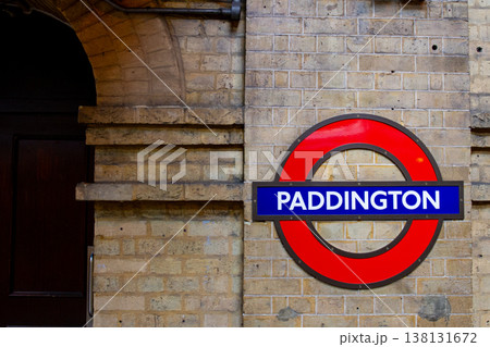 ロンドン地下鉄パディントン駅 138131672