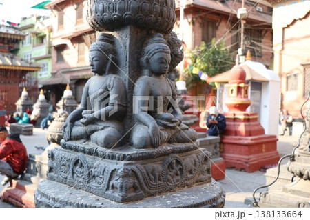 ネパール　カトマンズの広場に建つ仏教寺院のストゥーパのカーススワヤンブ 138133664