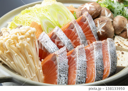 鮭の刺身鍋盛り合わせ 138133950