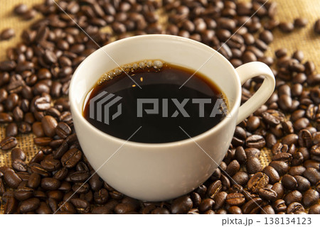 コーヒーとコーヒー豆 138134123
