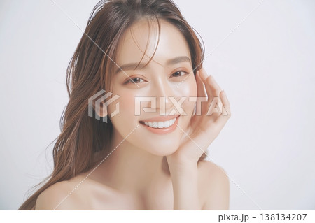 スキンケアモデル女性 138134207