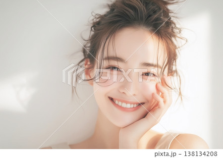 スキンケアモデル女性 138134208