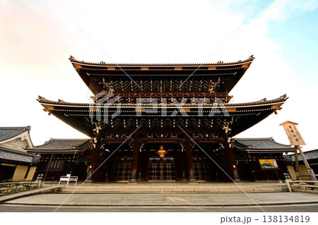 京都府 東本願寺・御影堂門(重要文化財) 京都市 下京区 常葉町 2022年2月 京都府 東本願寺・御影堂門(重要文化財) 京都市 下京区 常葉町 2022年2月 138134819