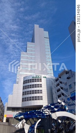道玄坂上方面から見た渋谷マークシティ 138134846