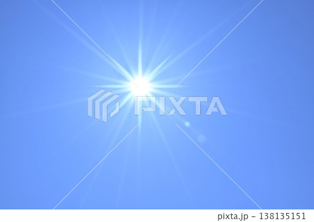 青空と太陽　直射日光 138135151