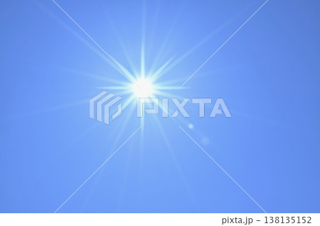 青空と太陽　直射日光 138135152