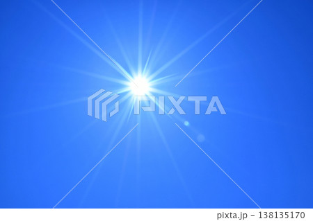 青空と太陽 直射日光 青空と太陽 直射日光 138135170