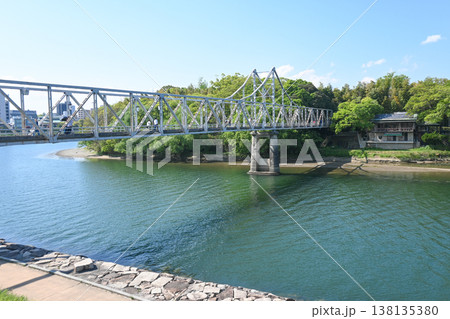 岡山城・後楽園へ渡る月見橋 岡山城・後楽園へ渡る月見橋 138135380
