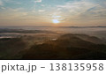 朝日に照らされる雲海 138135958