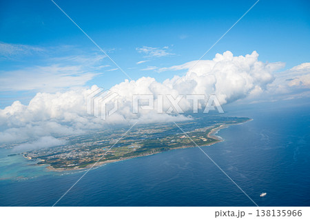 空から見る沖縄の海 航空写真 空から見る沖縄の海 航空写真 138135966