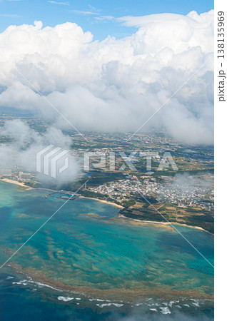 空から見る沖縄の海 航空写真 空から見る沖縄の海 航空写真 138135969