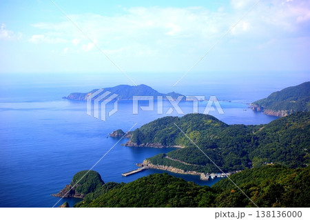 鹿児島県南さつま市の亀老山展望公園から見た東シナ海 鹿児島県南さつま市の亀老山展望公園から見た東シナ海 138136000