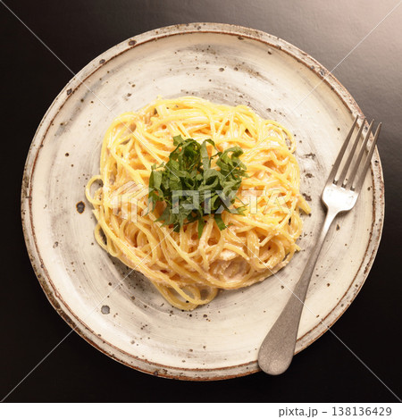 大葉を添えた明太子クリームパスタ 大葉を添えた明太子クリームパスタ 138136429
