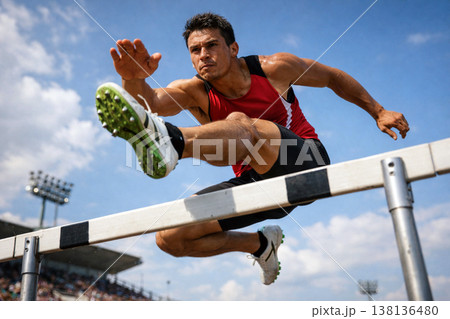 陸上競技　ハードル走 138136480