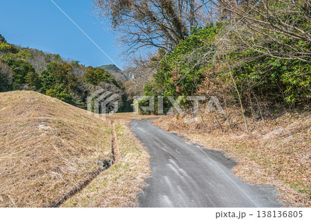 滋賀県湖西地方の里山風景　滋賀県大津市北小松 138136805