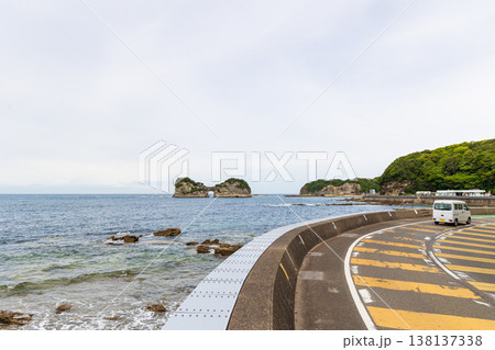 和歌山県白浜町のシンボル 円月島 和歌山県白浜町のシンボル 円月島 138137338