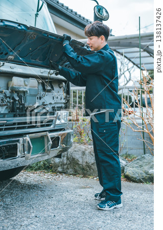 大型トラックの始業点検 138137426