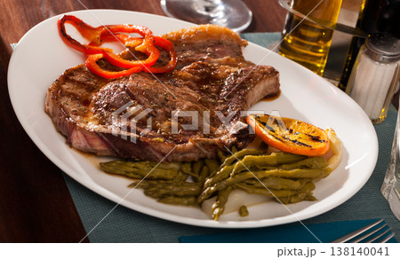 Appetizing beef steak with asparagus Appetizing beef steak with asparagus 138140041