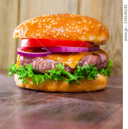 Cheeseburger with beef patty 138140282