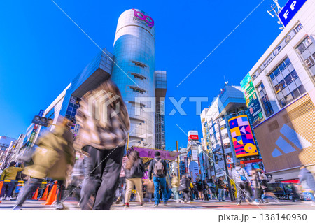 日本の東京都市景観ホコ天の渋谷。ヘブンアーティストIN渋谷。渋谷109などを望む＝12日 138140930