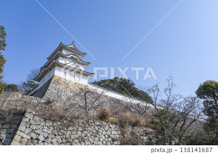 明石城址の石垣の上に建つ城壁と櫓 明石城址の石垣の上に建つ城壁と櫓 138141687