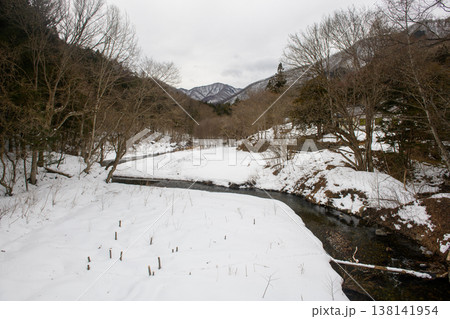 湯西川温泉 沢口橋からの雪景色(栃木県) 湯西川温泉 沢口橋からの雪景色(栃木県) 138141954