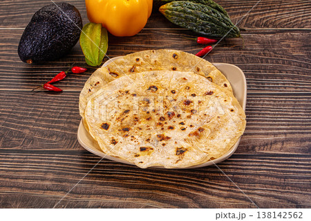 Toasted flatbread with fresh vegetables and chili peppers 138142562