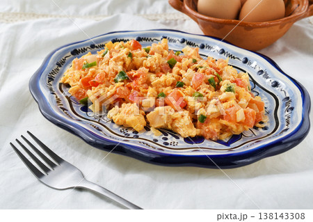 メキシコ料理のウェボス・ア・ラ・メヒカーナ Huevos a la mexicana メキシコ料理のウェボス・ア・ラ・メヒカーナ Huevos a la mexicana 138143308