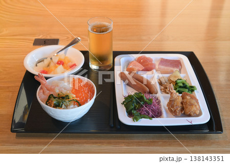 ホテルの朝食 138143351