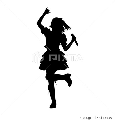 女性のアイドルのシルエットポーズ 女性のアイドルのシルエットポーズ 138143539