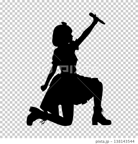 女性のアイドルのシルエットポーズ 138143544
