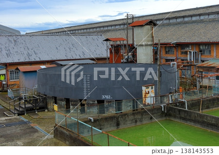 世界遺産 富岡製糸場 東繭倉庫の外観 春の無人風景 群馬県富岡市 138143553