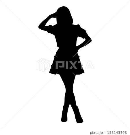 女性のアイドルのシルエットポーズ 138143598