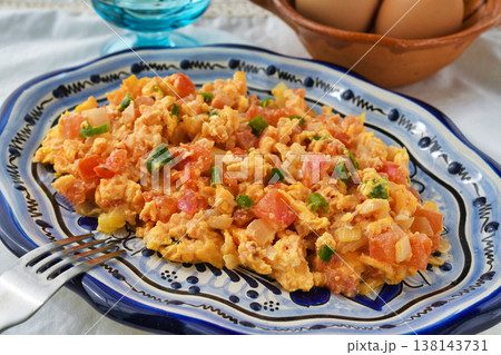 メキシコ料理のウェボス・ア・ラ・メヒカーナ Huevos a la mexicana メキシコ料理のウェボス・ア・ラ・メヒカーナ Huevos a la mexicana 138143731