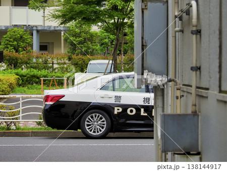 警視庁のパトカー 138144917
