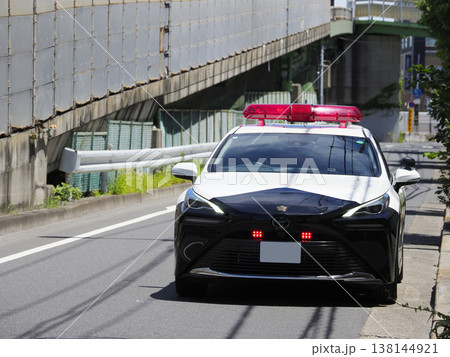 警視庁のパトカー 138144921