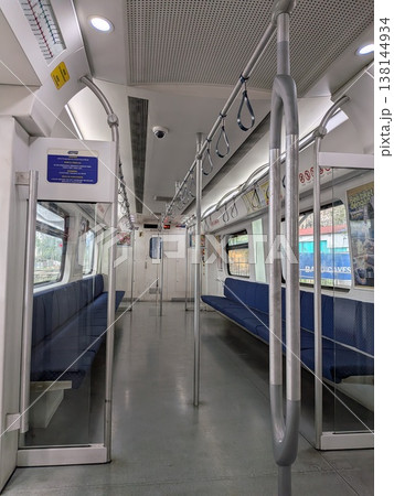 マレーシアの電車車内 138144934