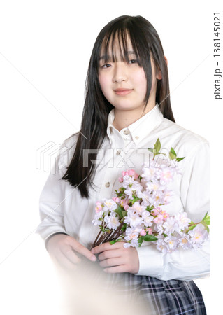 白いシャツを着た10代女性のポートレート　透明感のある美肌 138145021