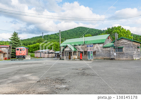 北海道富良野町　JR根室本線　旧幾寅駅（幌舞駅） 138145178