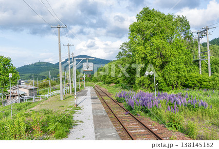 北海道富良野町　JR根室本線　旧幾寅駅（幌舞駅）のプラットホーム 138145182