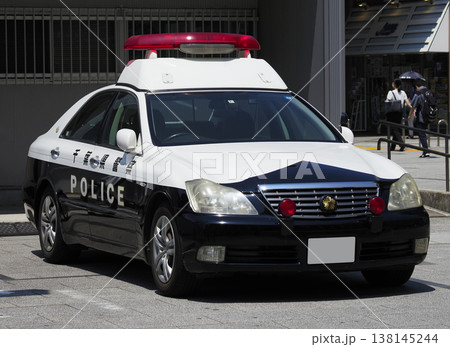 千葉県警のパトカー 138145244