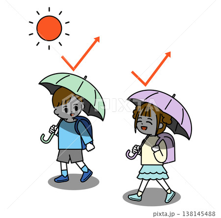 日傘をさして登校するこども 日傘をさして登校するこども 138145488